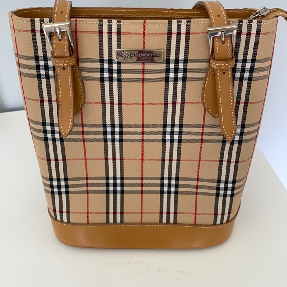 Authentic vintage Burberry purse.